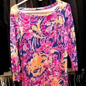 Like new Lilly Pulitzer colorful dress w/ sleeves